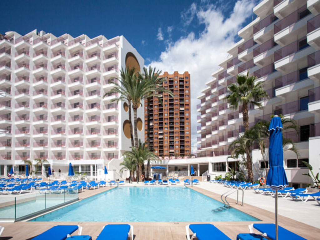 piscina hotel ambassador 768x512 1